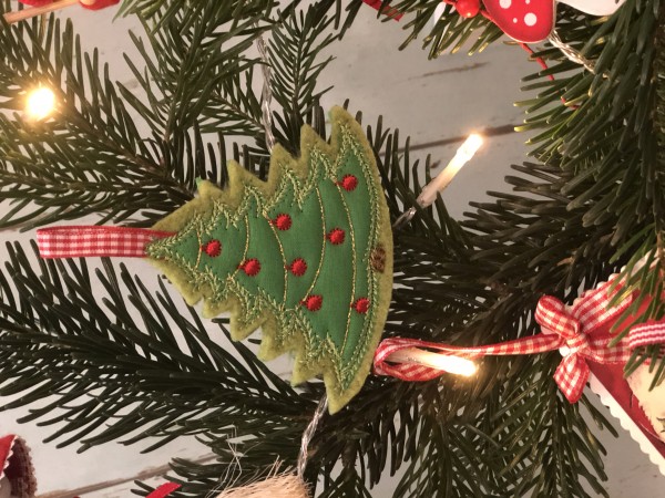 Freebie Stickdatei Tannenbaum 10x10 cm