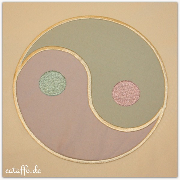 Free embroidery design yin-yang symbol - taijitu