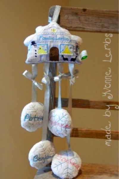 Stickdatei "Schneeflöckchen" Hausschild ITH 13x18 cm, Winterhaus