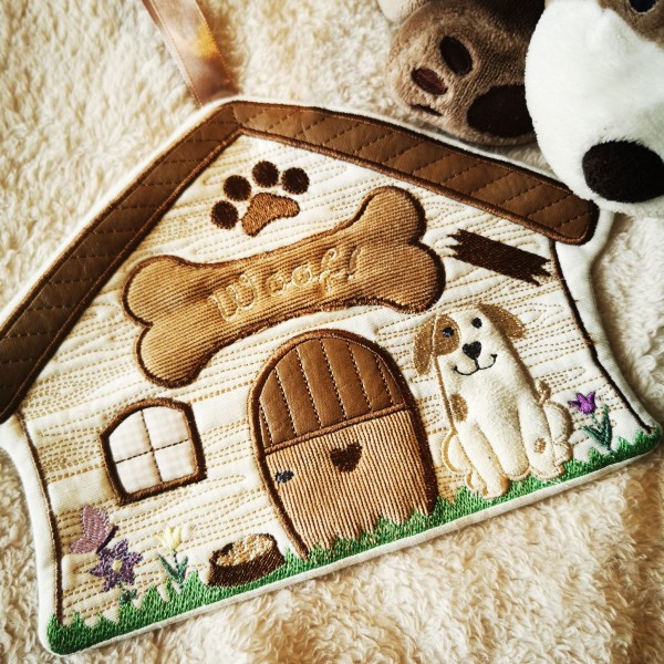 "Hundehüttenhaus" ITH Stickdatei 18x30 cm