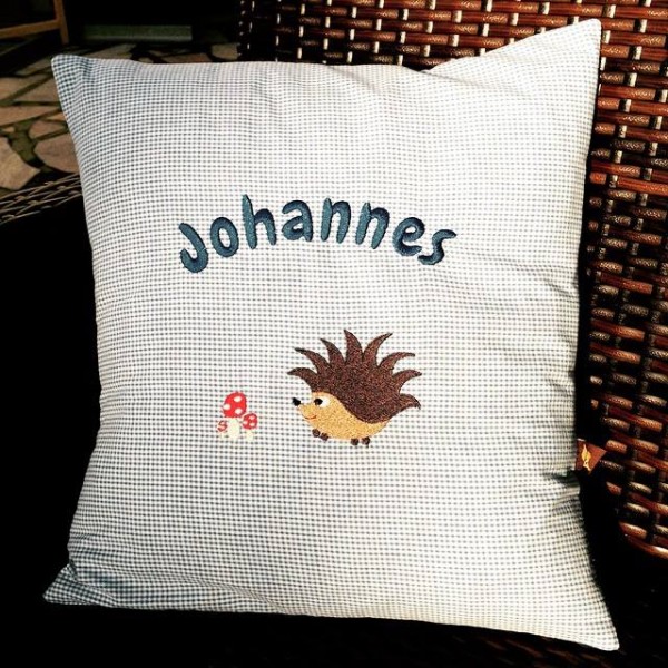 Free Embroidery design *Iggy, the hedgehog*