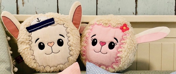 Stickdatei ITH Lammkissen "Lara" & "Lamberto" für Rahmen ab 13x18 cm