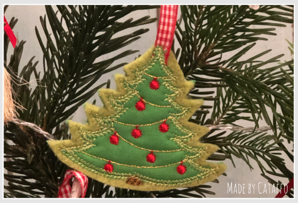 Freebie Stickdatei Tannenbaum 10x10 cm