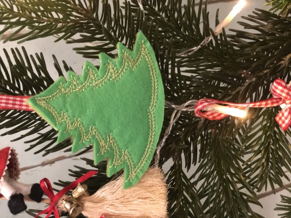 Freebie Stickdatei Tannenbaum 10x10 cm