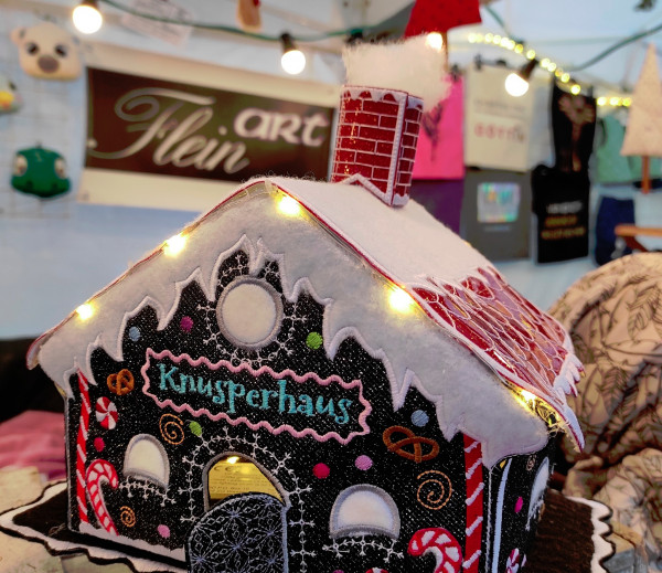 Embroidery design 3D Gingerbread house to build 6.2x10.2"