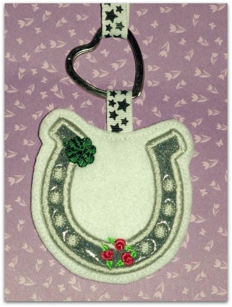 Embroidery design "horse stable" door hanger ITH 5,1" x 7"