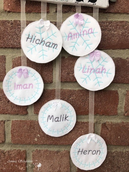 Stickdatei "Schneeflöckchen" Hausschild ITH 16x26cm Winterhaus