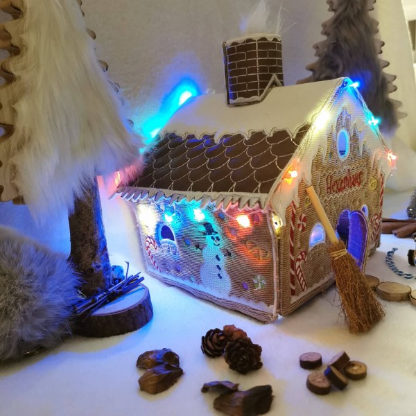 Embroidery design 3D Gingerbread house to build 6.2x10.2"