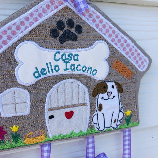 "Hundehüttenhaus" ITH Stickdatei 18x30 cm